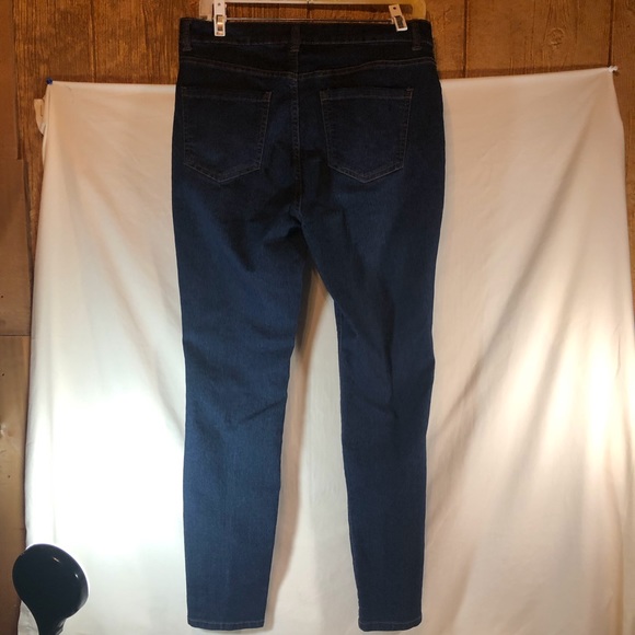 Time & Tru NWT Women’s bluejeans 10 - Picture 2 of 4